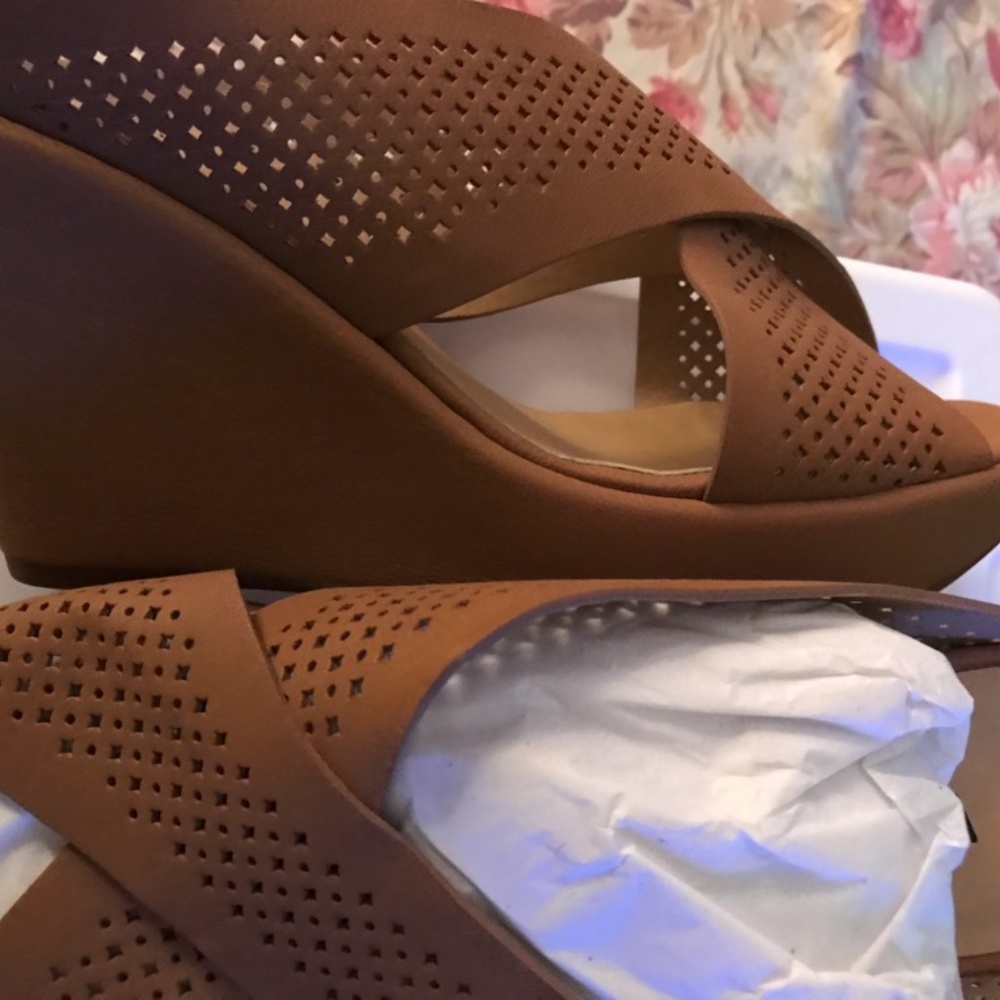 NEW! Tan color Vaneli Wedge Heel Sandals